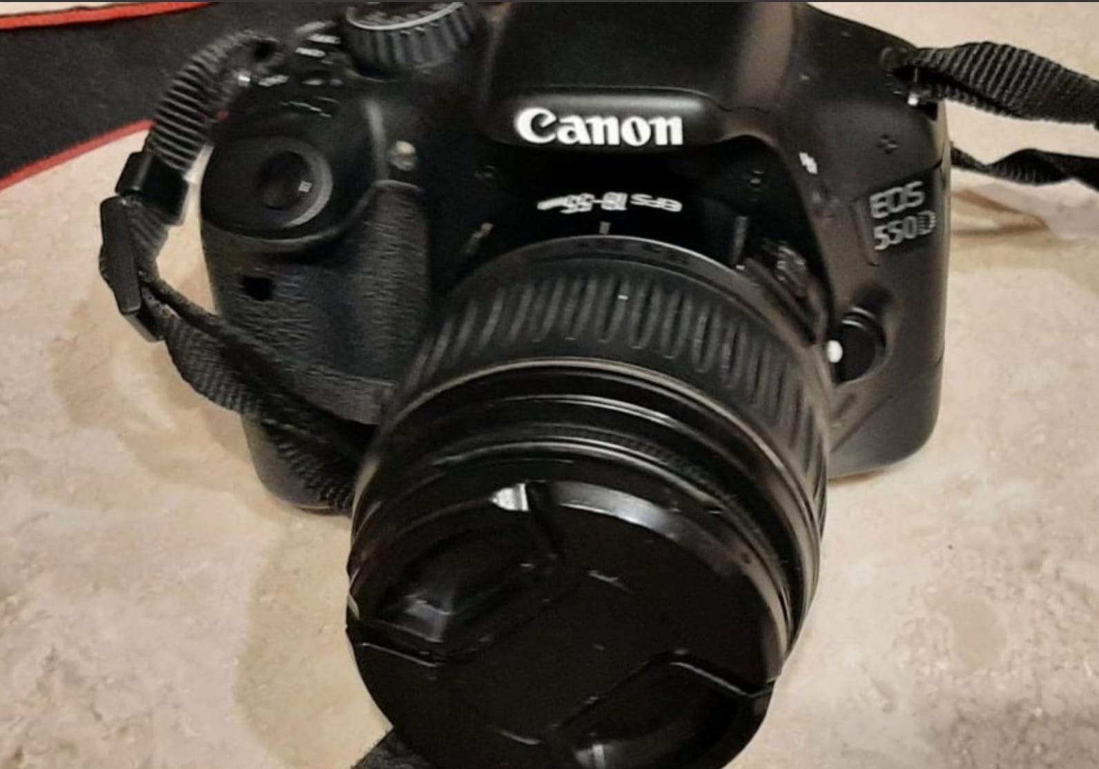Зеркальный фотоаппарат Canon EOS 550D с объективом 18-55 mm IS
