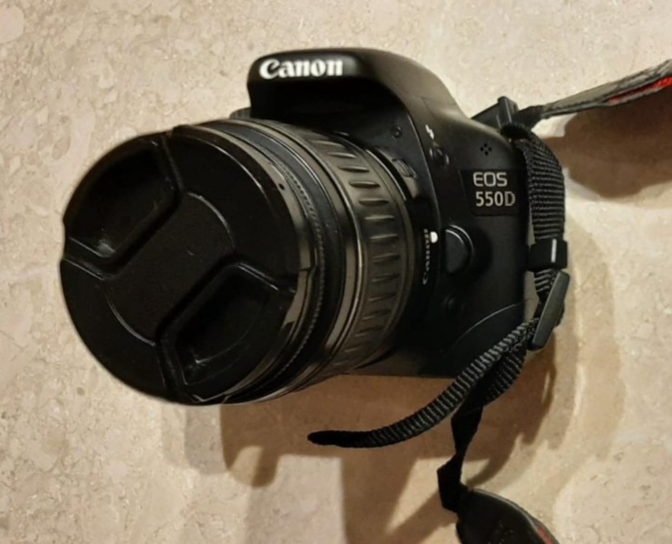 Зеркальный фотоаппарат Canon EOS 550D с объективом 18-55 mm IS