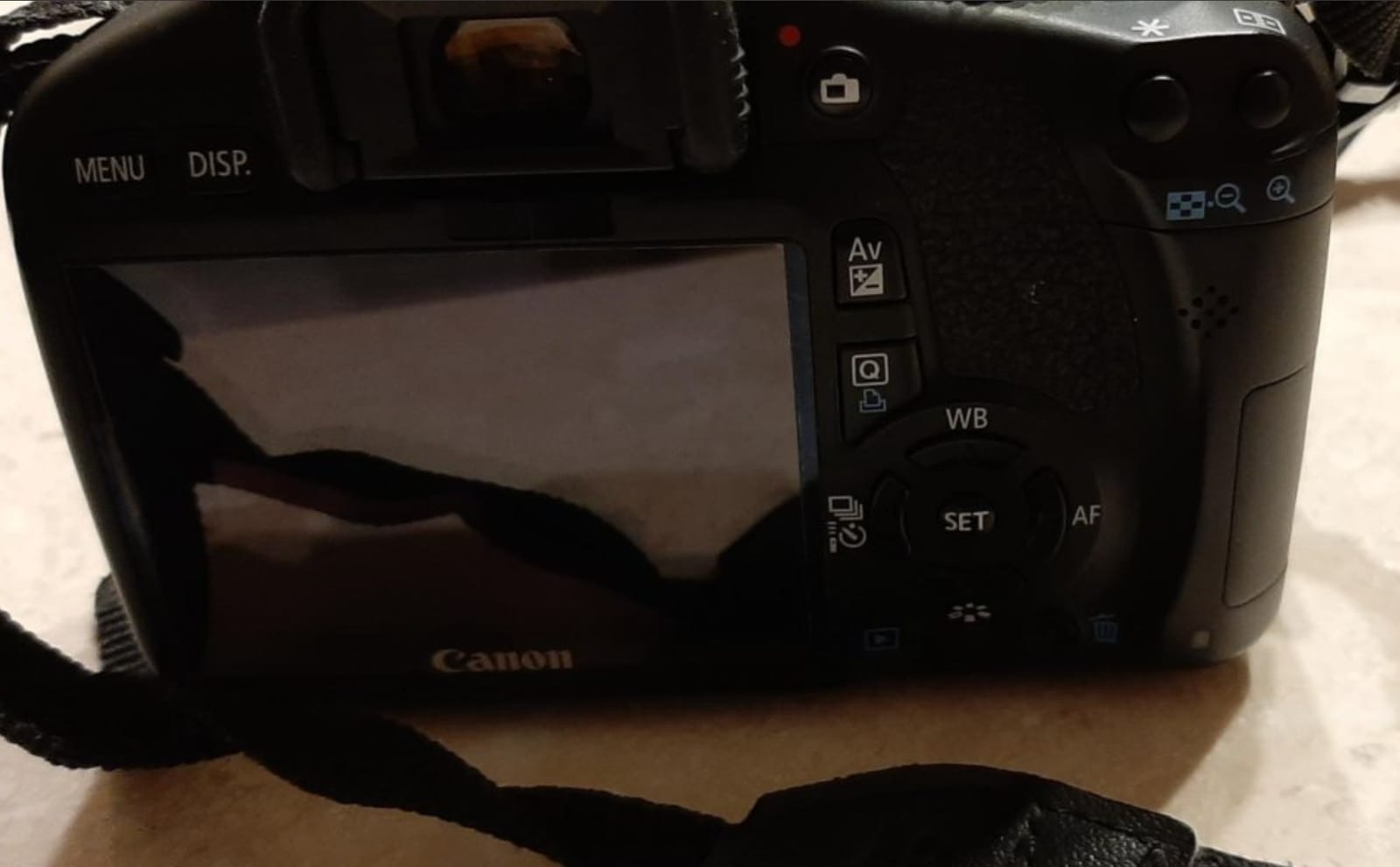 Зеркальный фотоаппарат Canon EOS 550D с объективом 18-55 mm IS